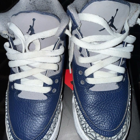 Jordan RETRO 3 Georgetown - Picture 2 of 6
